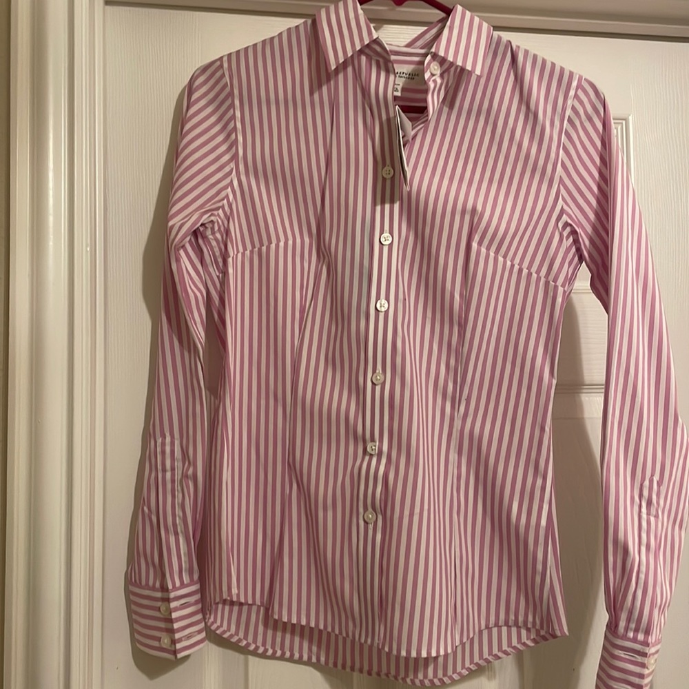 NWT. Banana republic non-iron tailored fit button down
